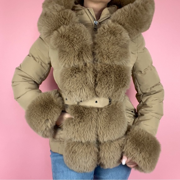 Contrast Panel Faux-Fur Hooded Belted Coat - Picture 3 of 9